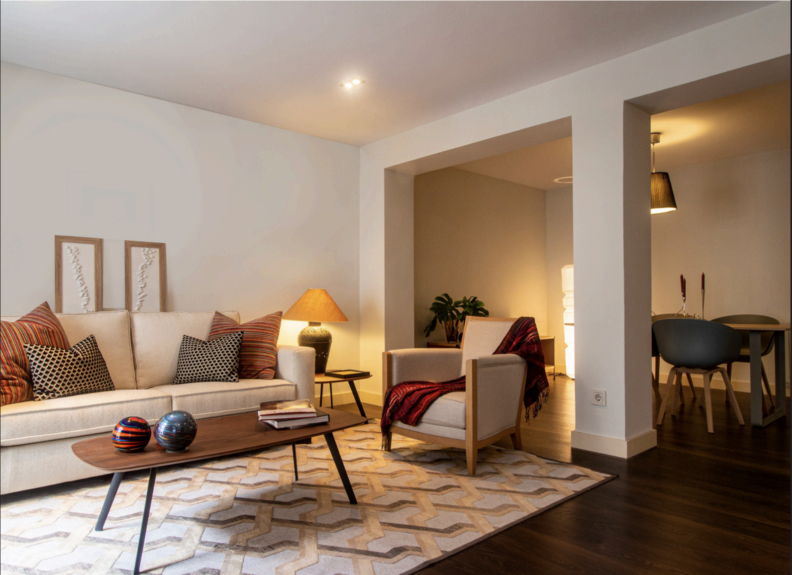 Beautiful clean living room in Newburyport Massachusetts after Perfect Touch professional cleaning service